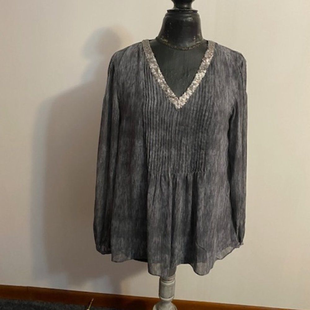 Knox Rose Gray embellished V-Neck, sheer sleeves, pleated front tunic , size M